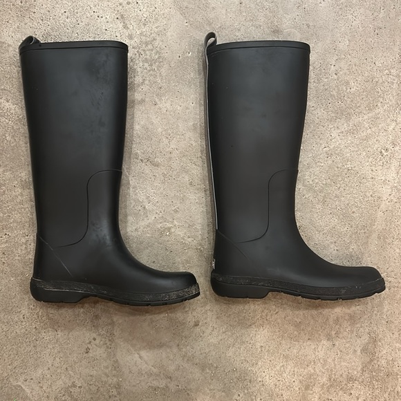 Totes Rain boots -  new, never worn! No tags. They were too small for me. - Picture 2 of 6